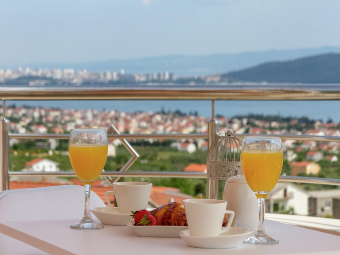 Food & Drinks 4, Modern Stay in Kastel Stari, Kaštela