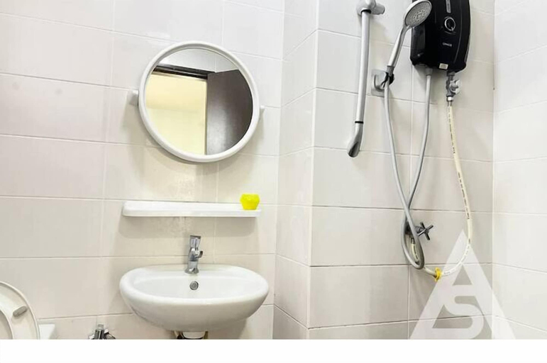 Bathroom 5, Rooftop Pool Jalan Landmark Apartments, Hulu Langat