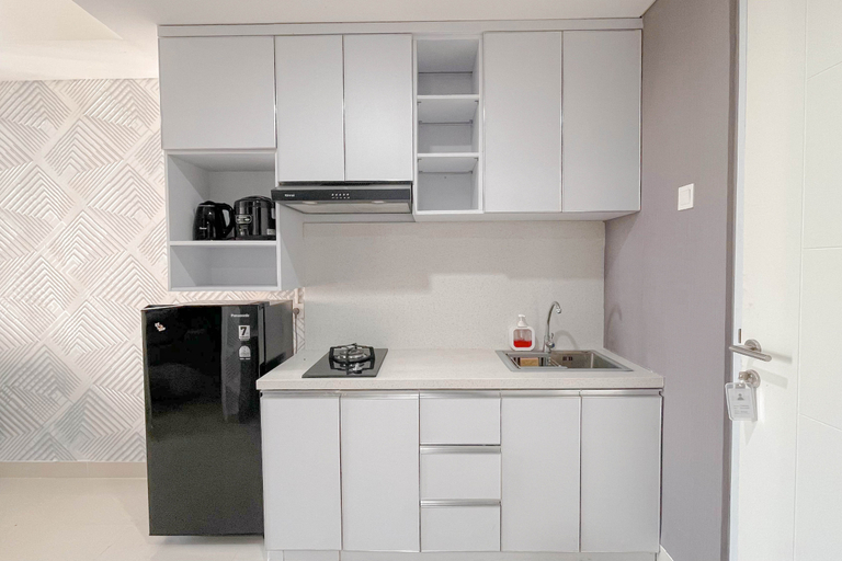 Others 4, Grey Toned 1BR Apartment Tamansari Skylounge Makassar By Travelio, Makassar