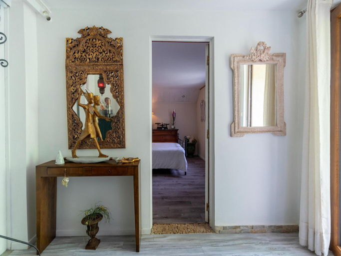 Others 5, Majestic holiday home in Laroque with hot tub, Hérault