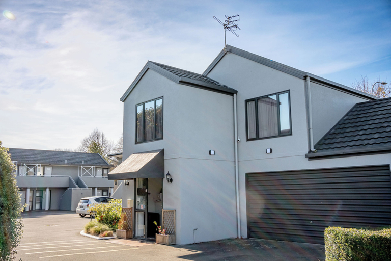 Exterior & Views