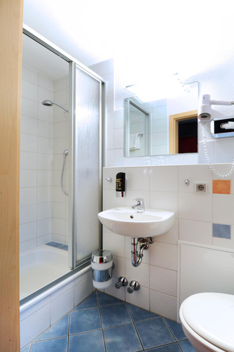 Bathroom 2, krenzers rhon, Fulda