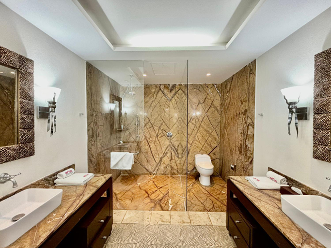 Shower 2, Hotel Hacienda San Pancho, Compostela