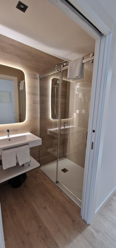 Bathroom 4, Playa Joyel Family rooms, Cantabria