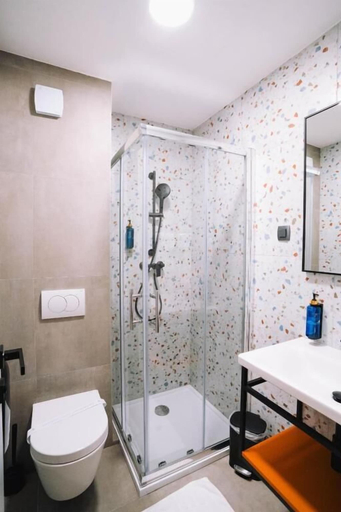 Bathroom 4, Hotel Bolero, Biograd na Moru