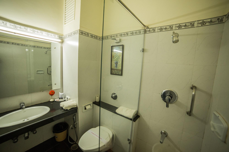 Bathroom 4, Diamond Hotel, Varanasi