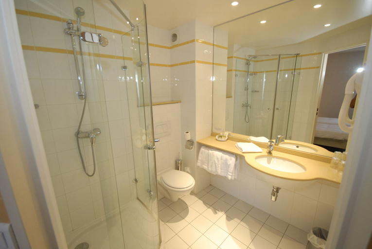 Bathroom 4, Ibis Styles Chartres Sud Barjouville, Eure-et-Loir