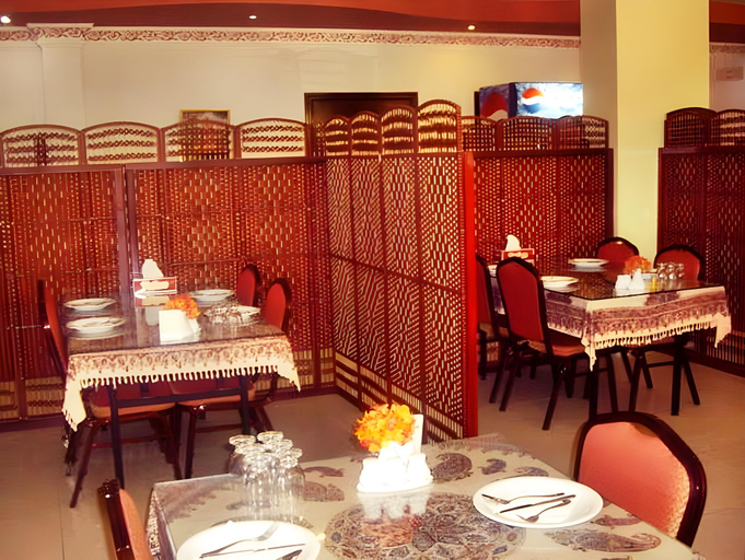 Food & Drinks 4, Gulf Crown Hotel Apartments, Seeb