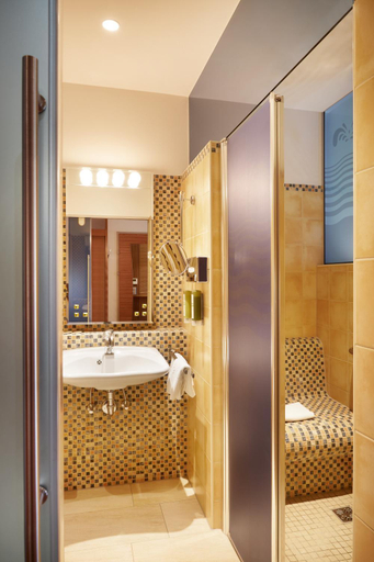 Bathroom, EurothermenResort Bad Schallerbach - Hotel Paradiso Superior, Grieskirchen