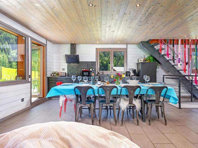 Food & Drinks, Chalet in Moulin with Sauna Stunning Views, Savoie