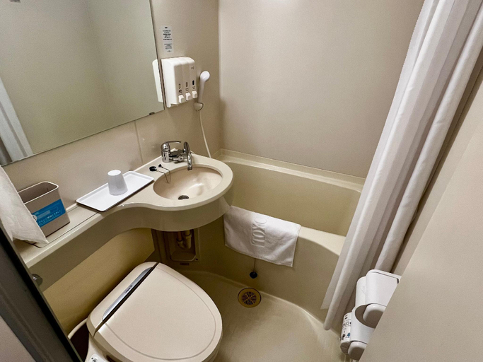 Bathroom 3, Toyoko Inn Shin-Yokohama Ekimae Honkan, Yokohama