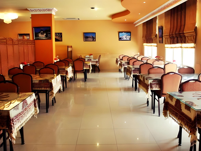 Food & Drinks 5, Gulf Crown Hotel Apartments, Seeb