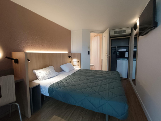 Bedroom 3, Premiere Classe Saintes, Charente-Maritime