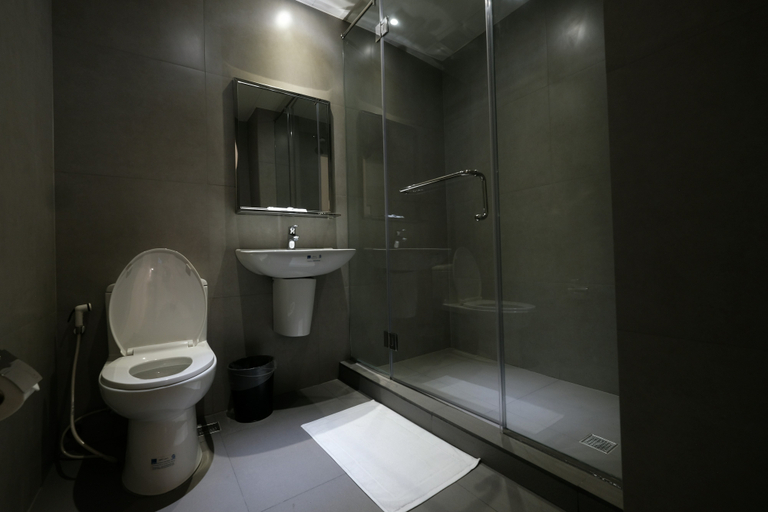 Bathroom 4, U Hotels Makati, Makati City