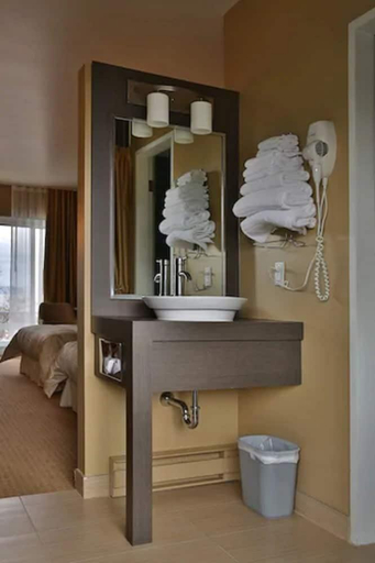 Bathroom 4, Auberge de la Pointe, Rivière-du-Loup