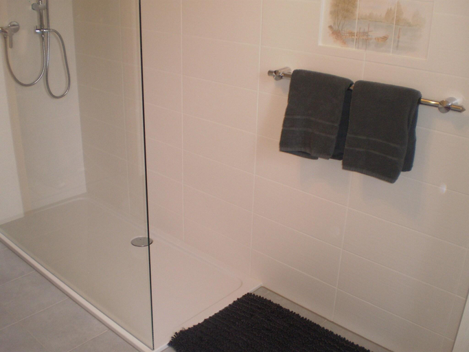 Bathroom 2, Holiday Home Niederehe Romantic Escape, Vulkaneifel