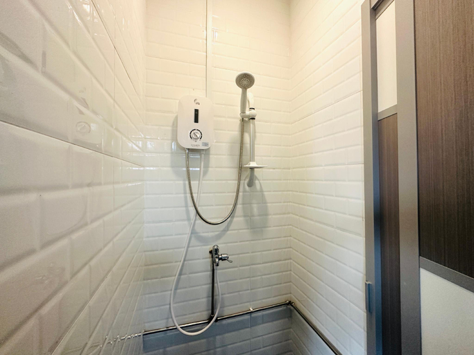 Bathroom 5, The Room Capsule Hotel, Singapura