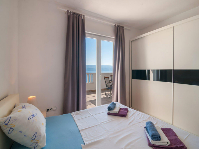 Bedroom 2, Apartment Stipic Omis - Three Bedroom Apartment with Terrace, Omiš