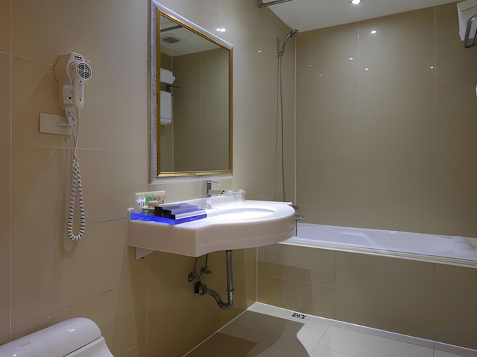 Bathroom 3, K-Hotel Keelung, Keelung