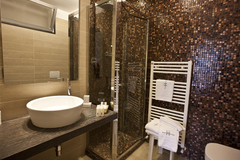 Bathroom 2, Hotel Aurora, Rimini