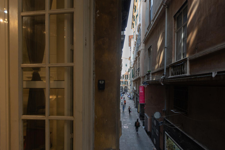 Others 5, Nik rooms, Genova