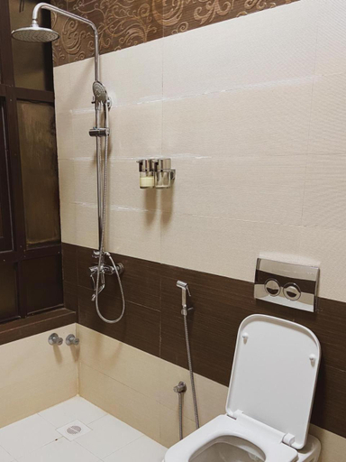 Bathroom 3, بيت العز السياحي Al-Ezz Tourist House, Sohar