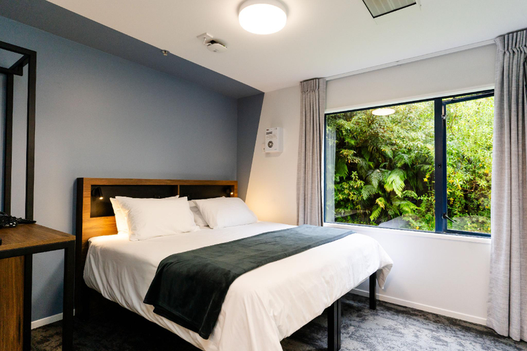 Bedroom 2, Haka House Franz Josef, Westland