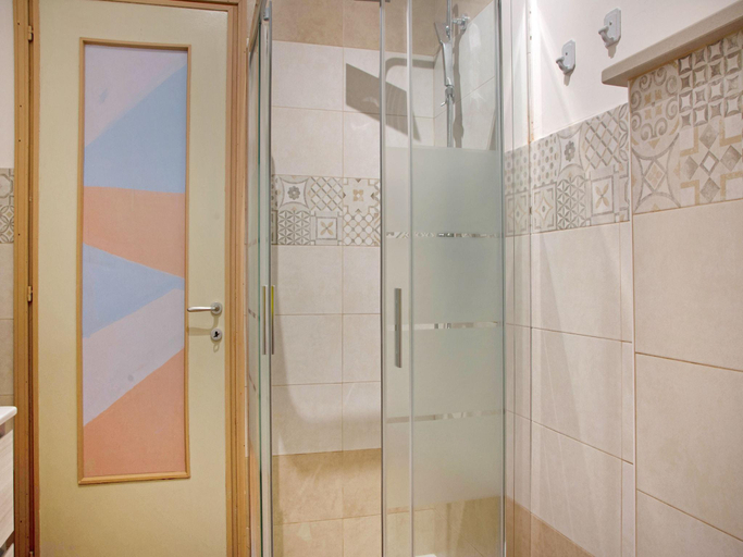 Bathroom 3, Apartment in Casale with Panoramic Vineyard Views, Asti