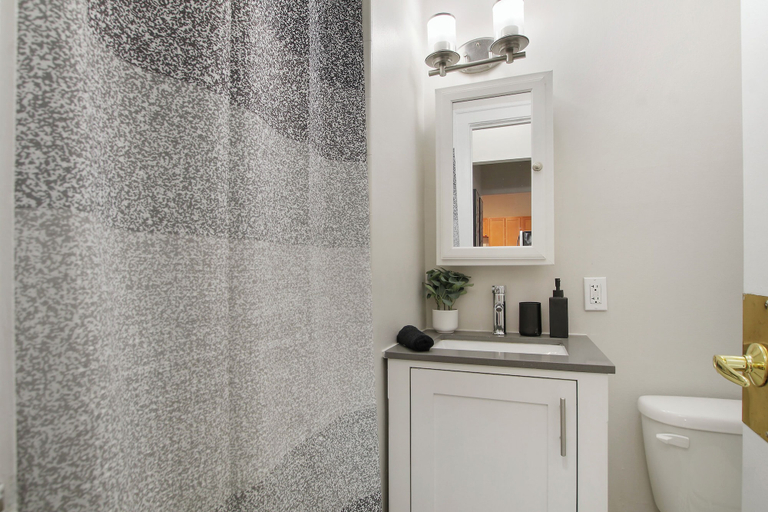 Others 5, Chic 1BR - Harper rep, Cook