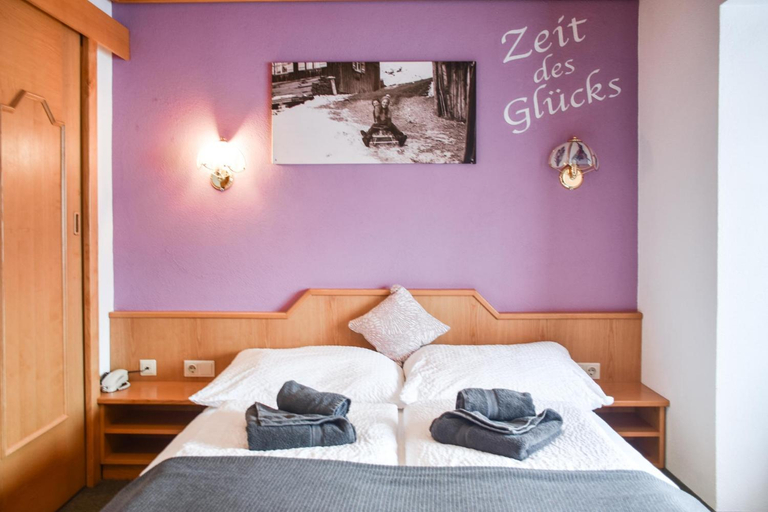 Bedroom 2, Berghotel Almrausch, Reutte