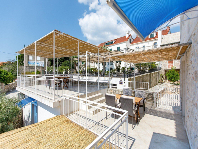 Food & Drinks 4, Villa Balarin - Five Bedroom Holiday Home with Terrace and City View, Bol