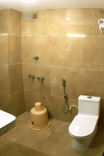 Bathroom 5, Hotel Sri Devi, Kanniyakumari