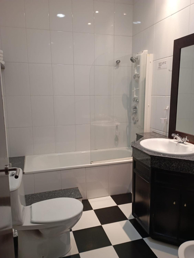 Bathroom 5, Hotel / Restaurante LA PEPA, Asturias