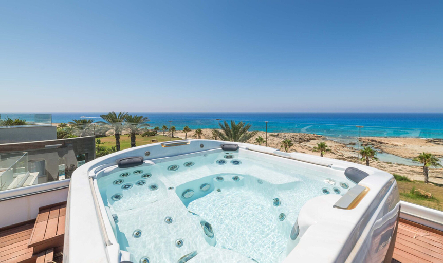 Room 5, Vivo Mare Panorama Beachfront Villa