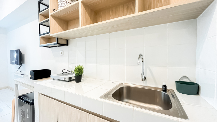 Others 4, Basic and Compact Studio at Tokyo Riverside PIK 2 Apartment By Travelio, Tangerang