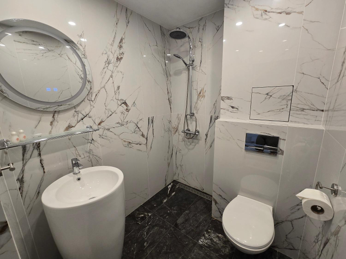 Bathroom 4, Hotel Adria, Stolichna