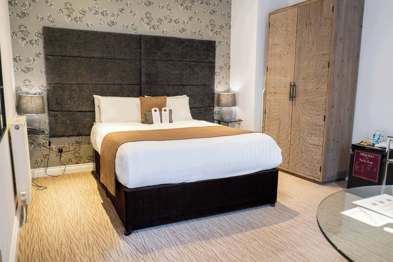 Bedroom 3, The Mount Country Manor Hotel & Golf, Wolverhampton