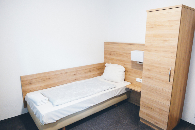 Bedroom 3, Hotel Allee 25, Stuttgart