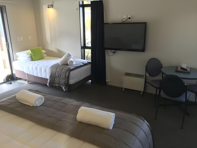 Bedroom 2, Alpine Glacier Motel, Westland