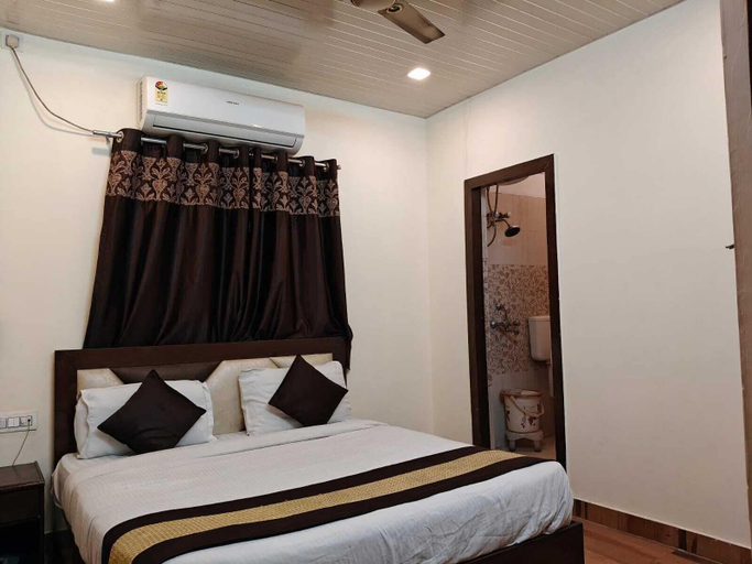 Bedroom 4, Hotel Sudarshan, Hardwar