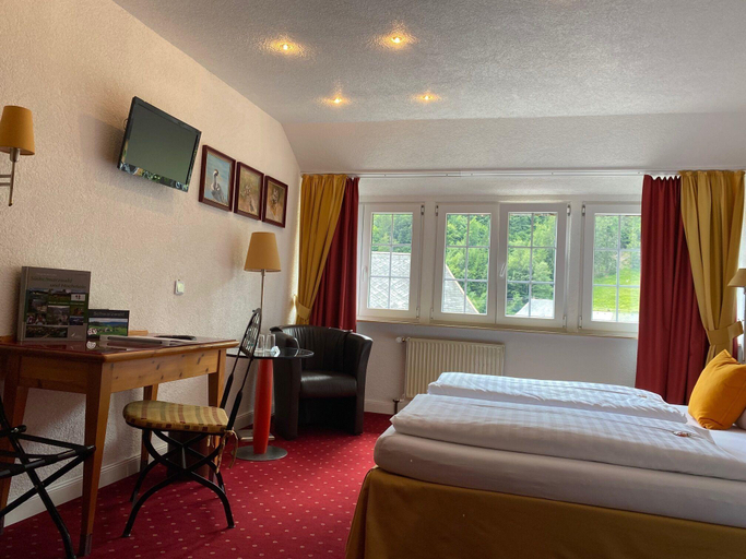 Bedroom 3, Hotel Hirschen, Waldshut