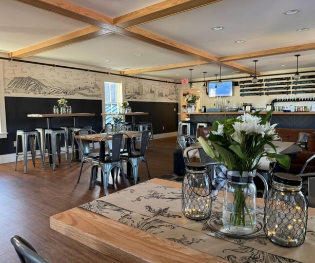 Food & Drinks, Anchor at Tideline, Strafford