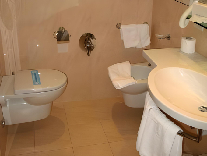 Bathroom 3, Aparthotel England, Rimini
