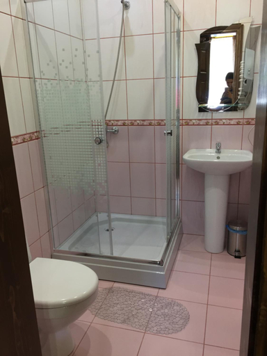 Bathroom 3, Villa Diola, Kosivs'kyi