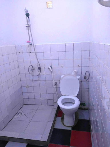 Bathroom, Maison les pieds dans l'eau (Ramena), Diana