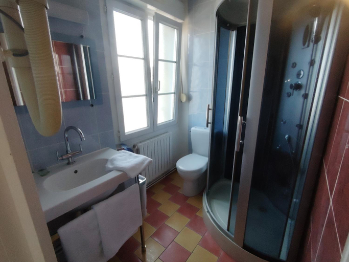 Bathroom, A La Porte Saint Jean, Creuse