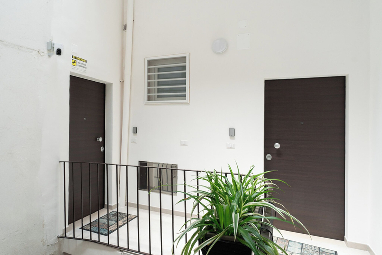 Others 4, Nicolaus 204 - Brown & Grey Rooms by Wonderful Italy, Bari