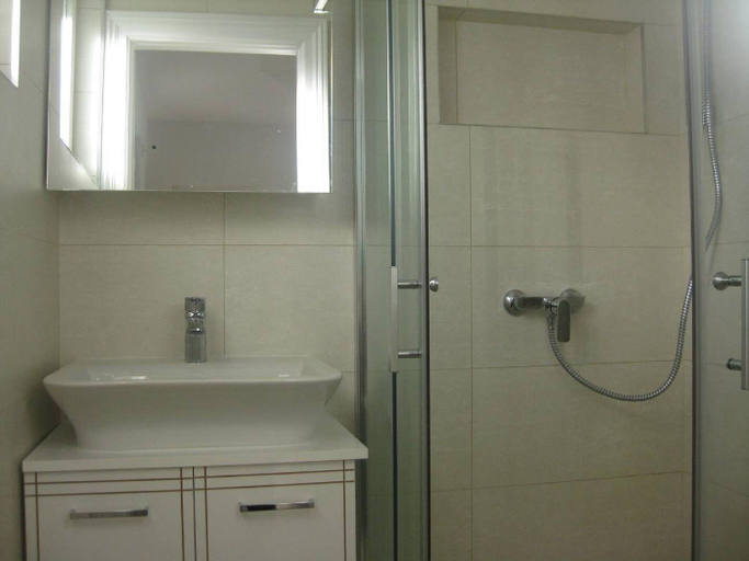 Bathroom 3, Apartments Paula - One Bedroom Apartment with Terrace 3, Tisno