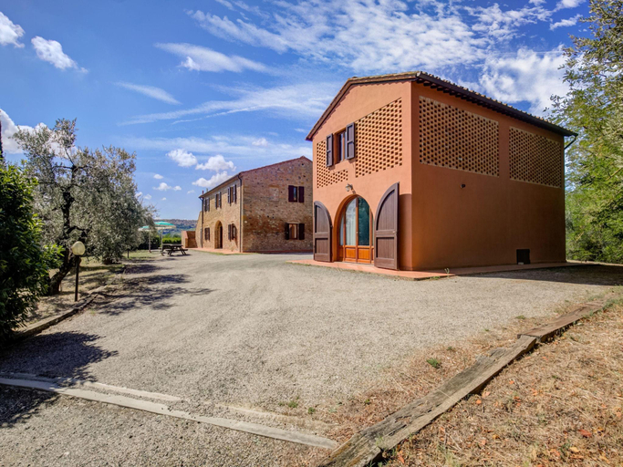 5, Apartment with Garden, Pool, Florence
