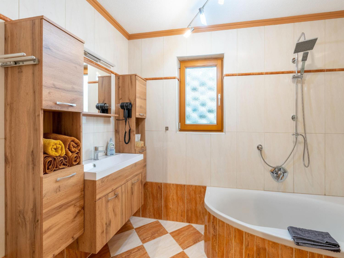 Bathroom 2, Apartment Neukirchen near Ski Slopes, Zell am See